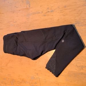 EUC Lululemon capri leggings